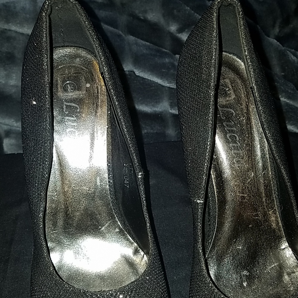 Heels - Picture 4 of 6
